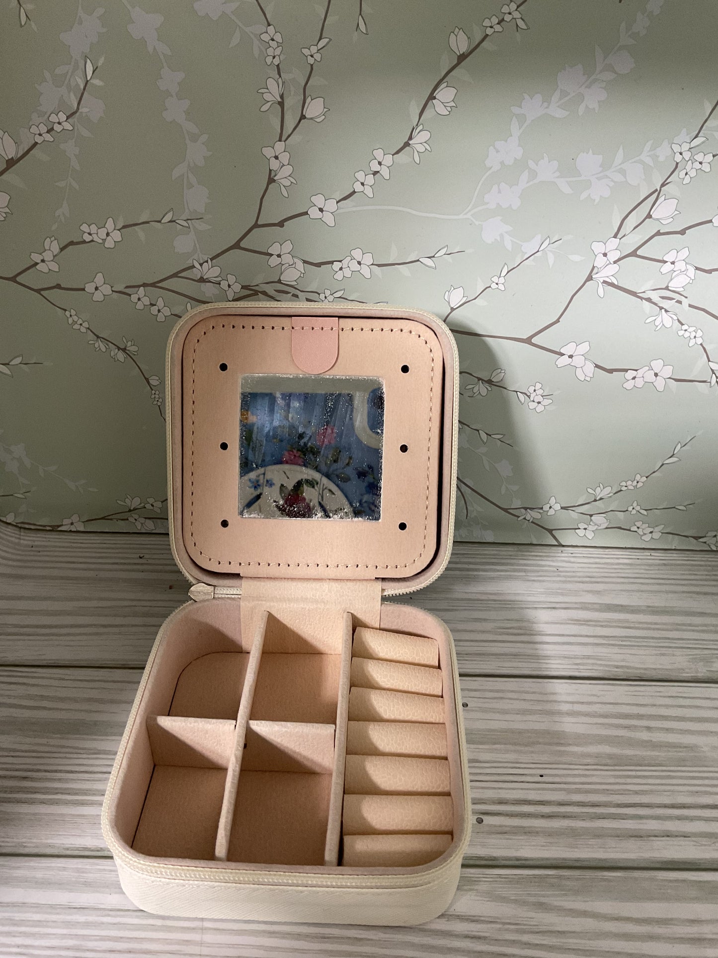 Upcycled jewelry box