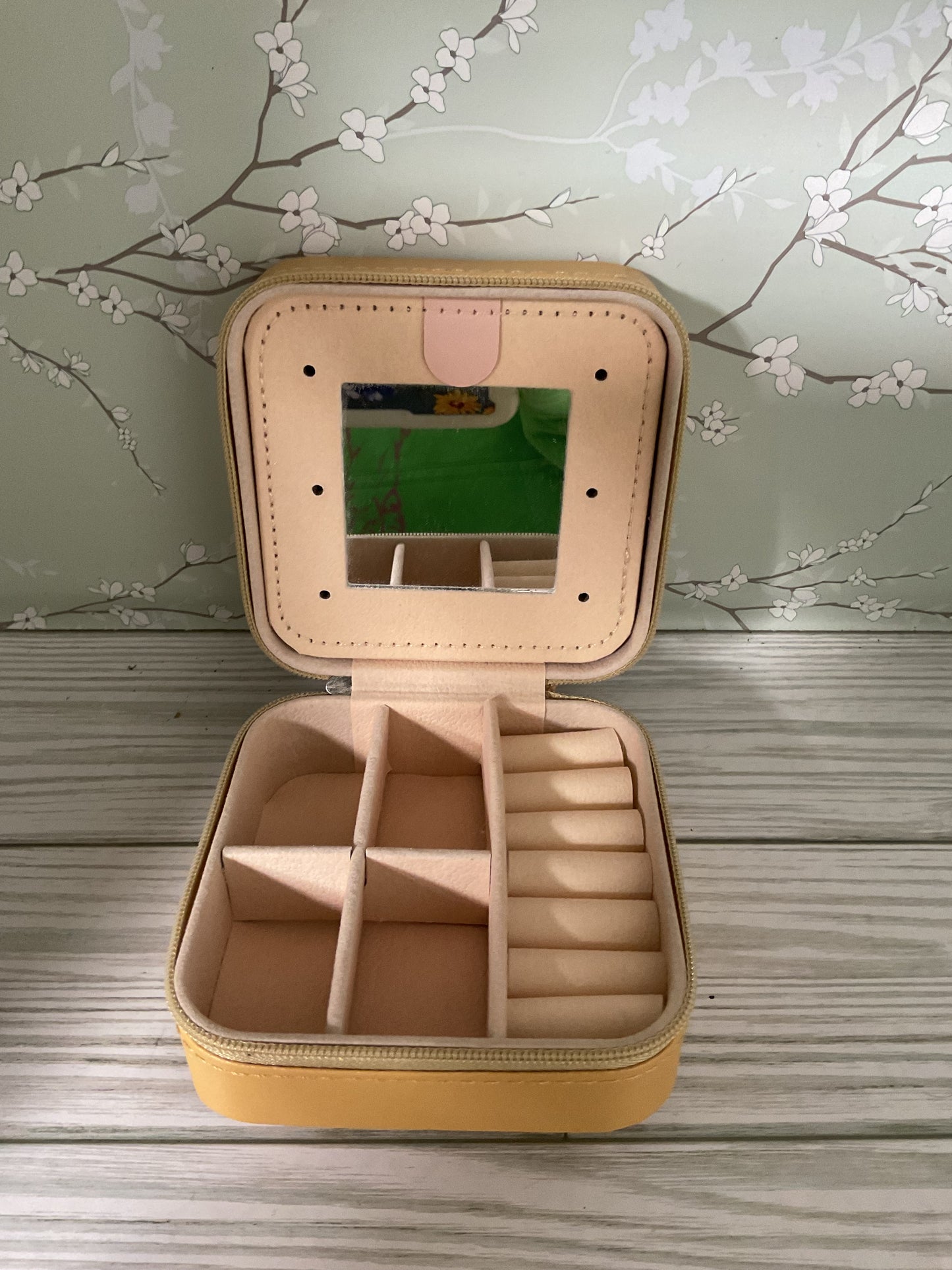 Upcycled jewelry box