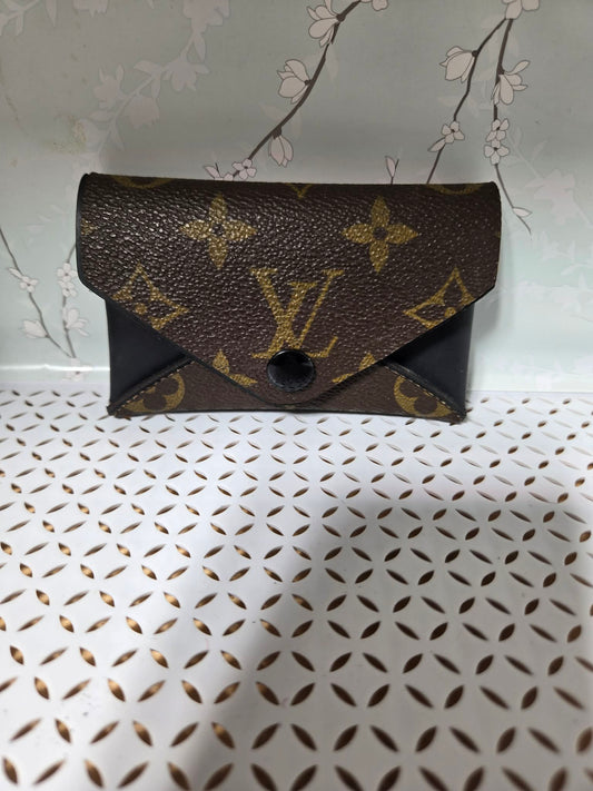 Upcycled leather full wrap card holder