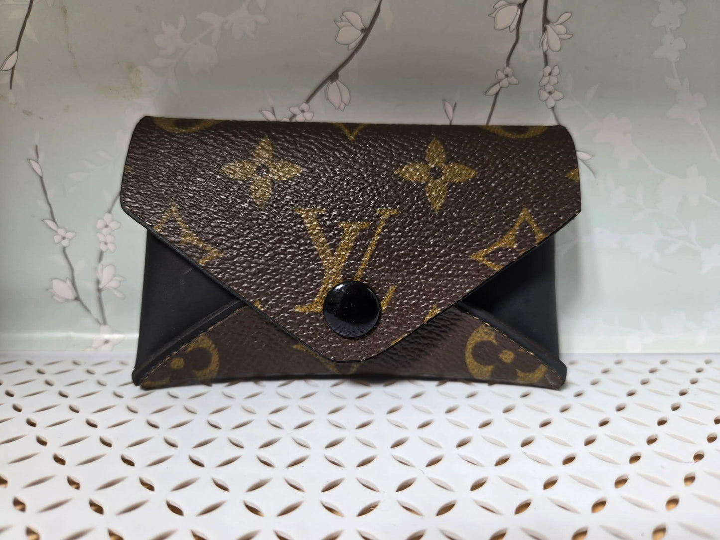 Upcycled leather full wrap card holder