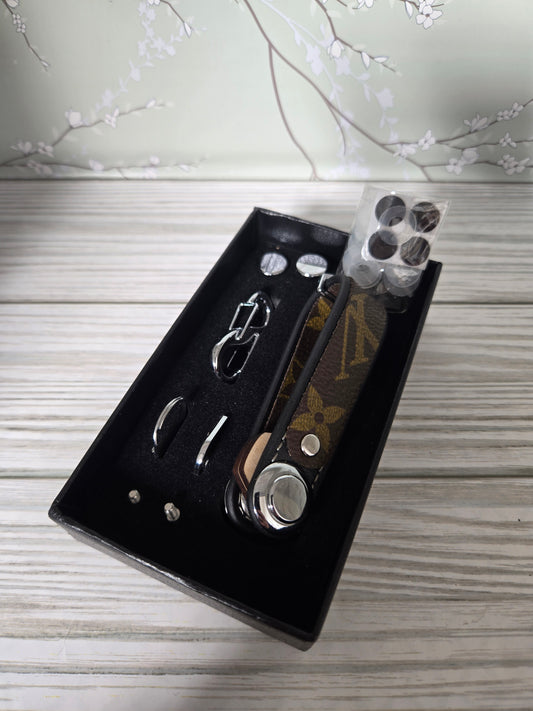 Multi-key holder with keyfob ring attachment/hook and extras included with box! Upcycled.