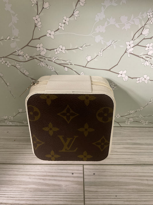 Upcycled jewelry box