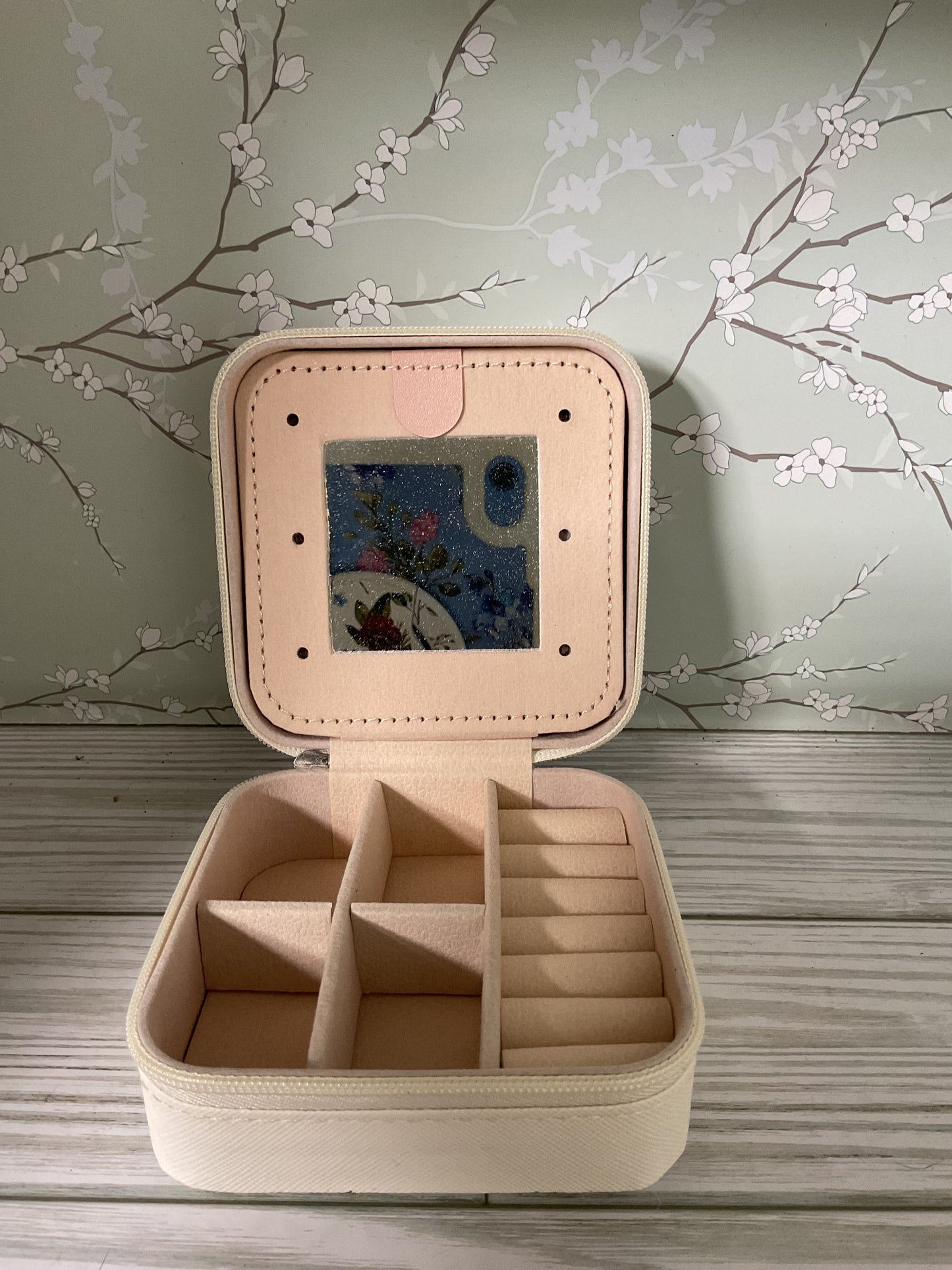 Upcycled jewelry box