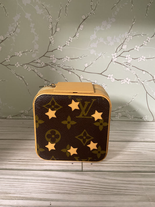 Upcycled jewelry box