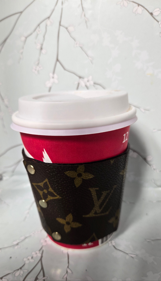 Upcycled universal coffee sleeve