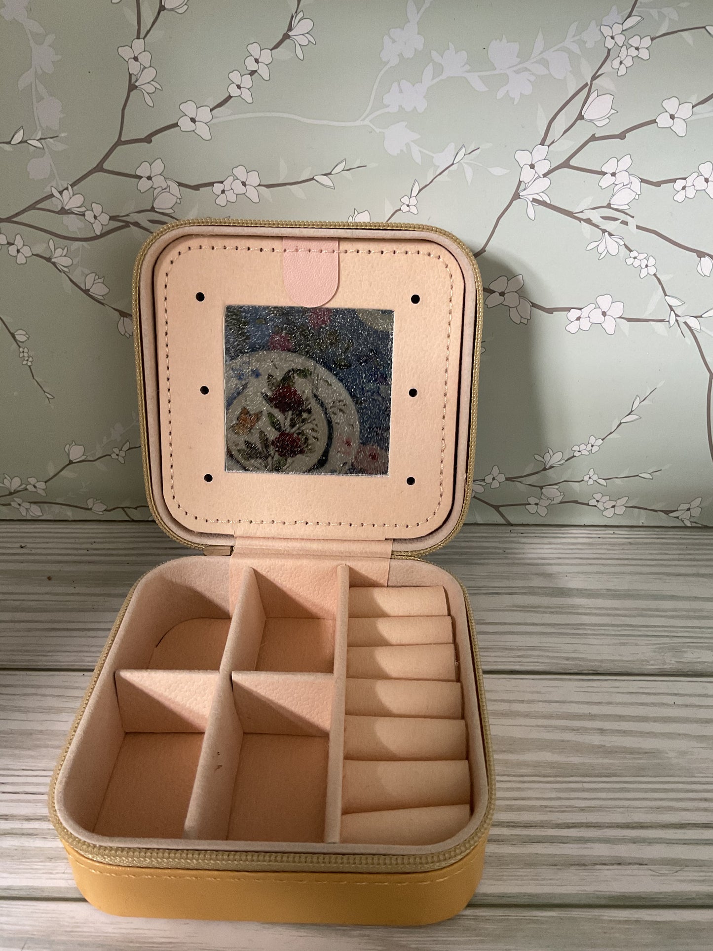 Upcycled jewelry box