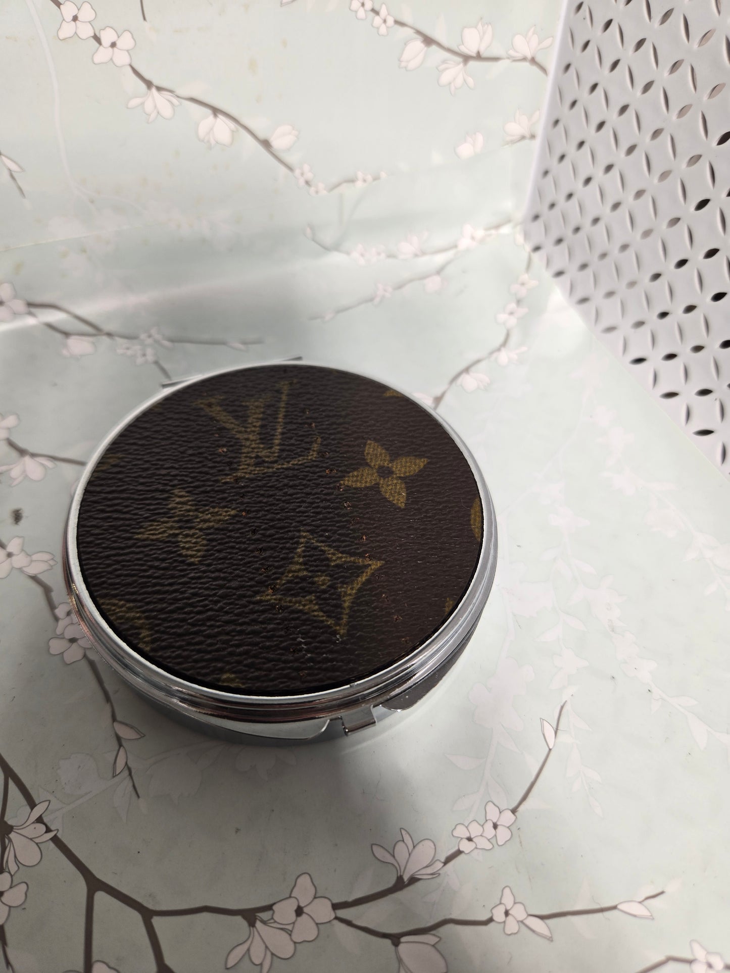 Large stainless steel pill case/jewelry case 3in×3in