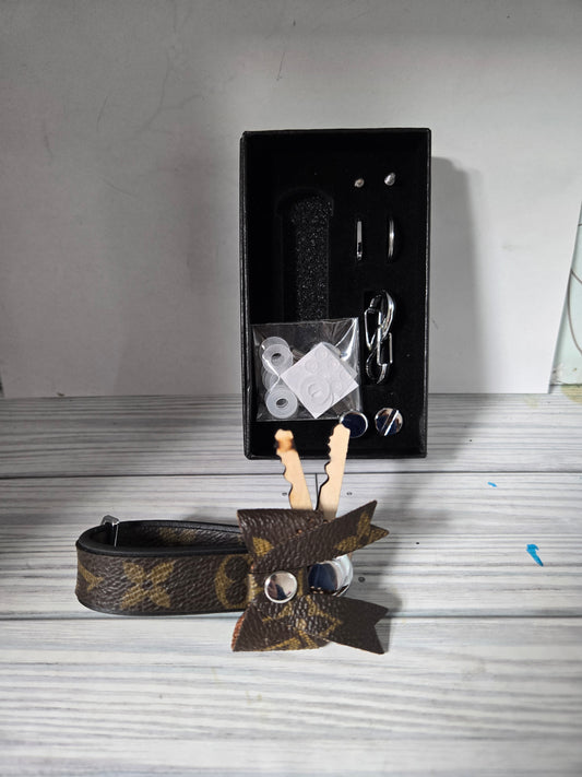 Upcycled keyholder with bow & accessories