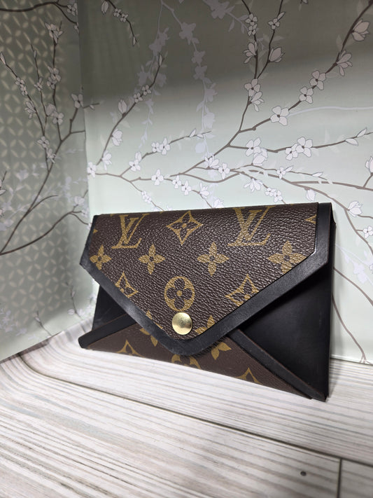 (Medium sized)Upcycled leather card holder